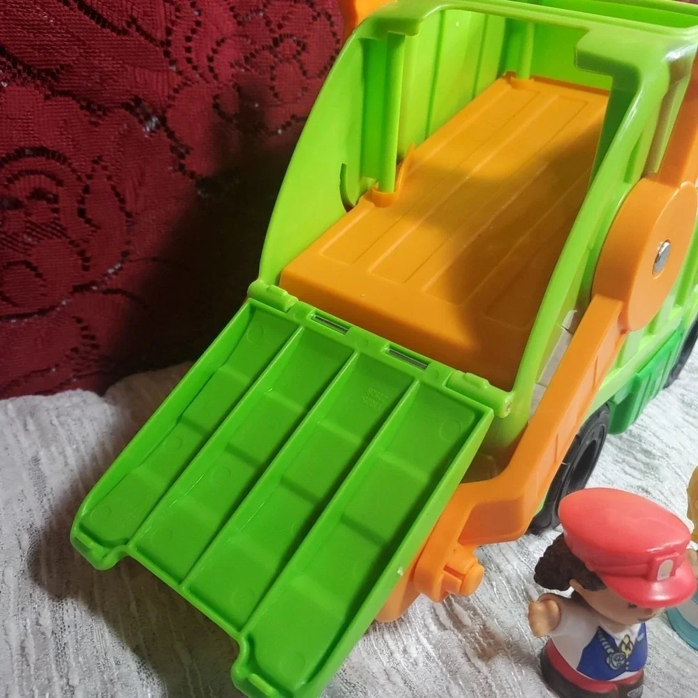 Fisher Price Little People Recycle Truck w 4 Figures Tested‎ Working